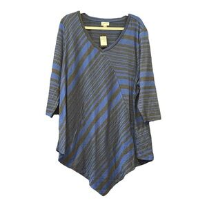 Avenue long sleeve tunic Bonnie gray and blue stripe.  Shark bite hem. Y
